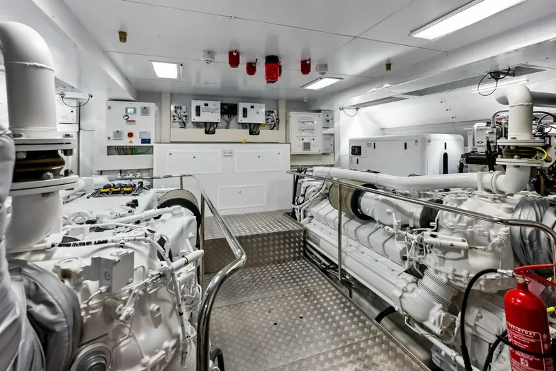 Slide: The Image of Custom 106' 2023 - 4630579