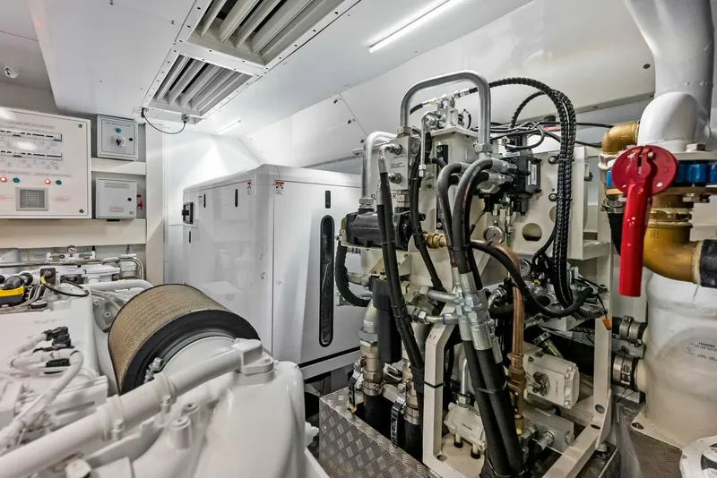 Slide: The Image of Custom 106' 2023 - 4630586