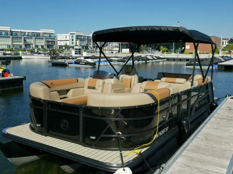 Slide: The Image of Legend 23 E-Series 2021 - 4623031