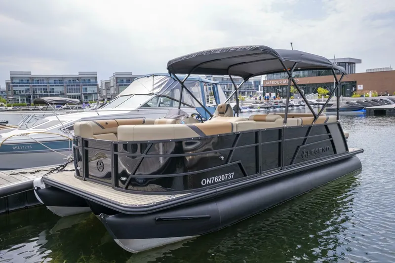 Slide: The Image of Legend 23 E-Series 2021 - 4623018