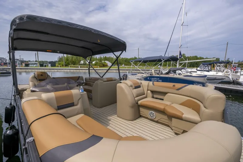 Slide: The Image of Legend 23 E-Series 2021 - 4623019