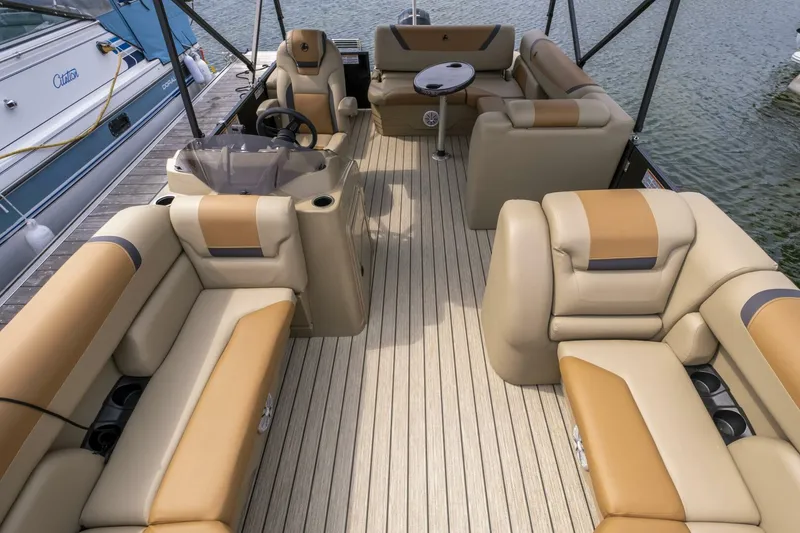 Slide: The Image of Legend 23 E-Series 2021 - 4623023