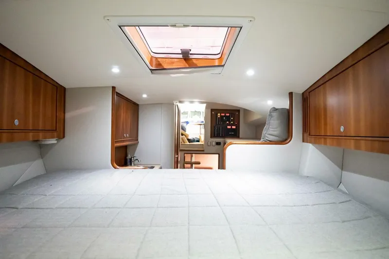 Slide: The Image of Winter Custom 38 Express 2012 - 4623262