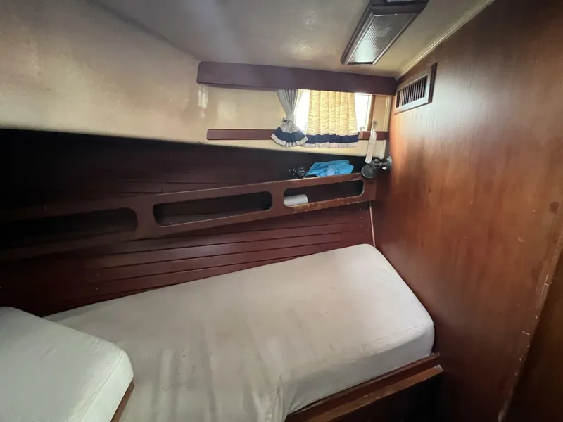 Slide: The Image of Grand Banks 36 1985 - 4625557