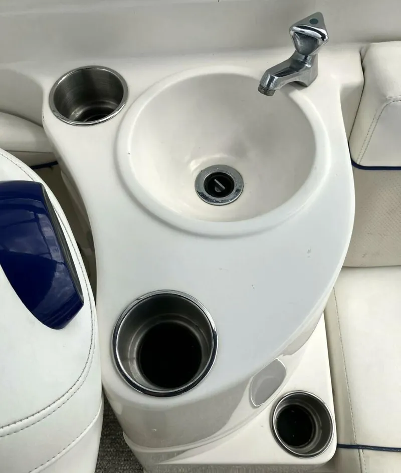 Slide: The Image of Rinker 246 Captiva Bowrider 2007 - 4625607