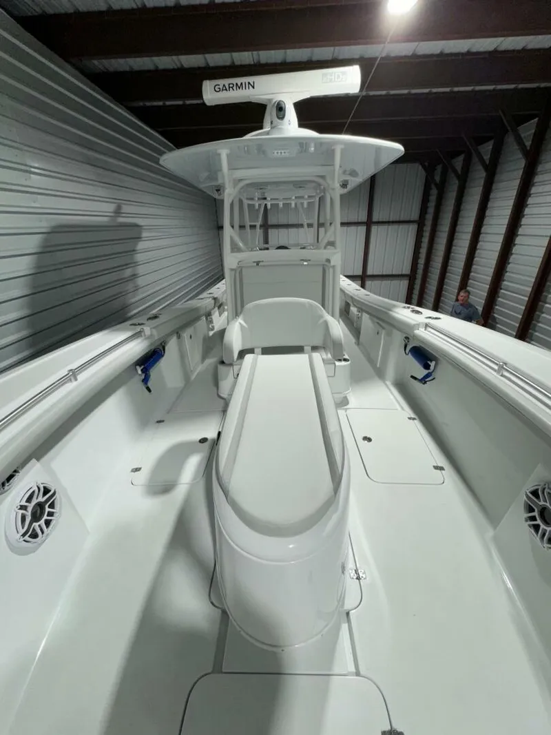 Slide: The Image of Yellowfin 36 2024 - 4628332