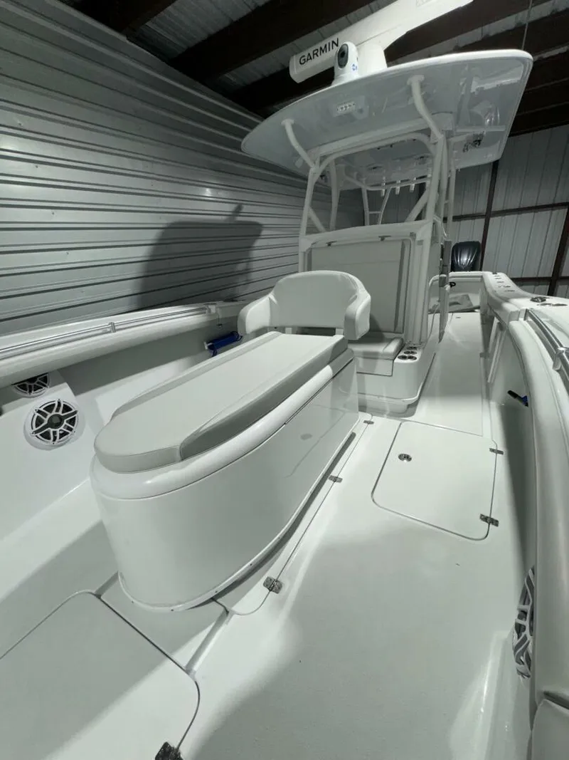 Slide: The Image of Yellowfin 36 2024 - 4628333