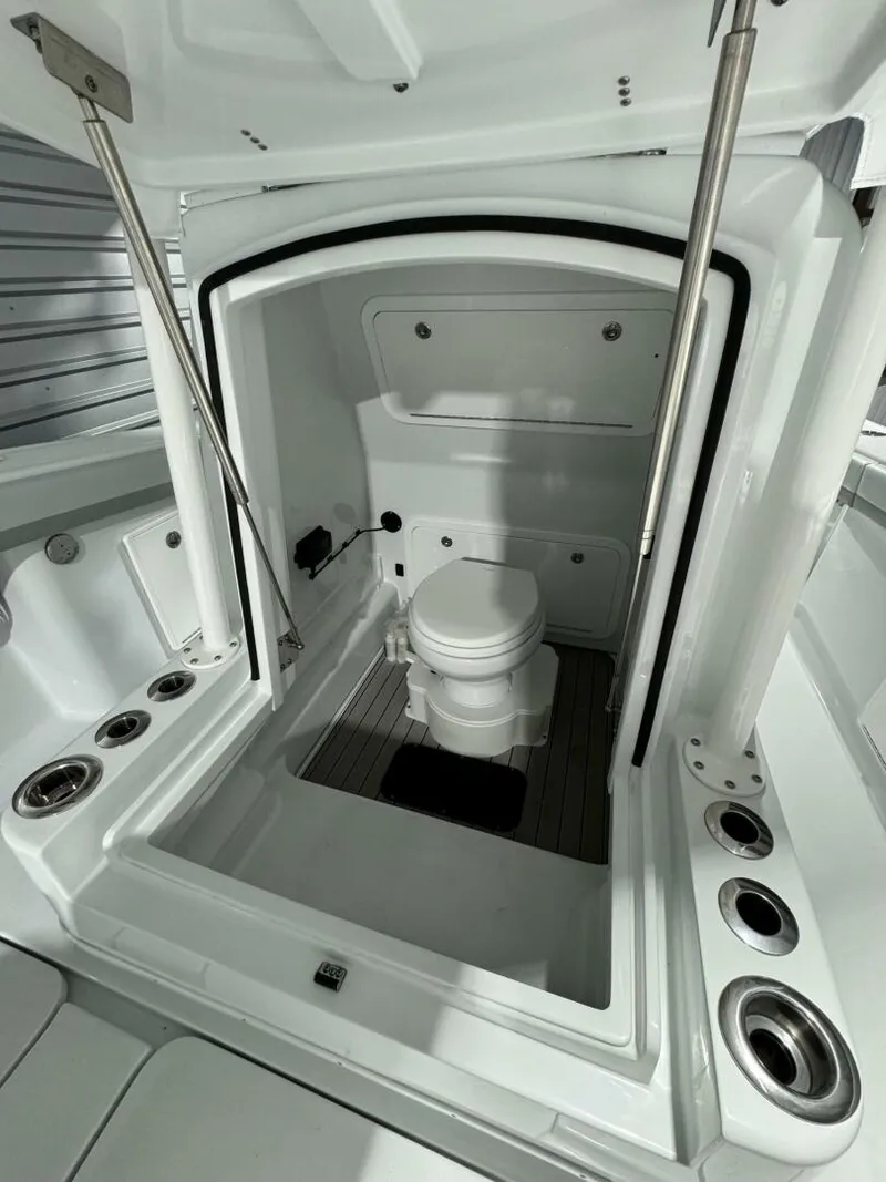 Slide: The Image of Yellowfin 36 2024 - 4628334