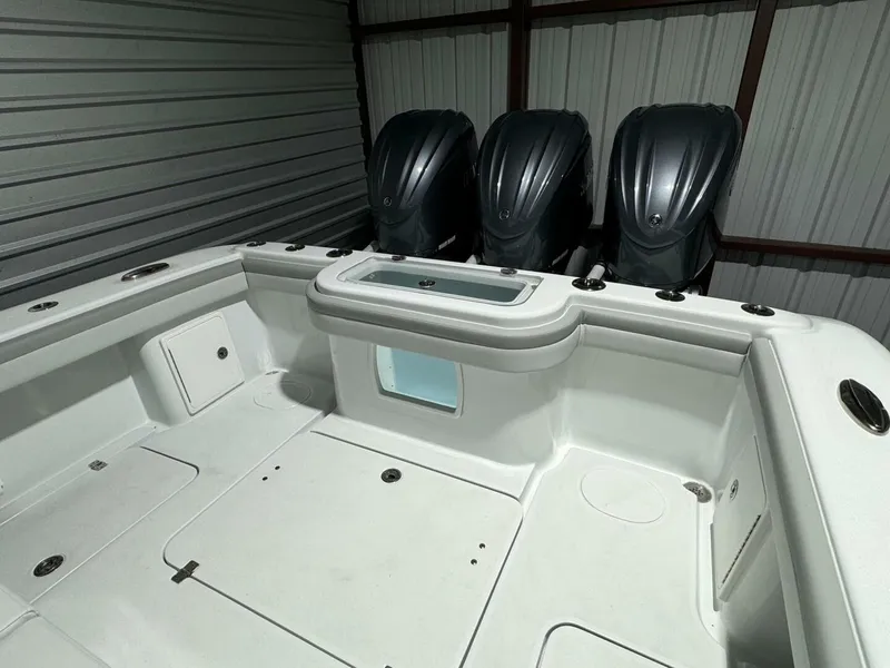 Slide: The Image of Yellowfin 36 2024 - 4628287