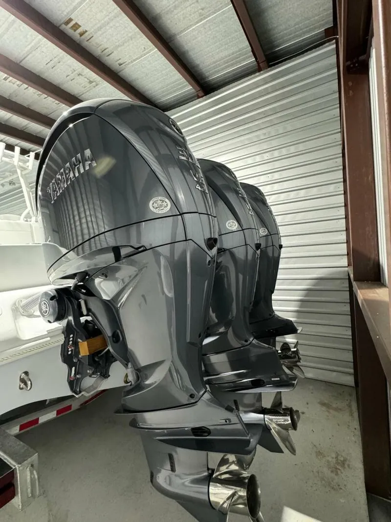 Slide: The Image of Yellowfin 36 2024 - 4628301