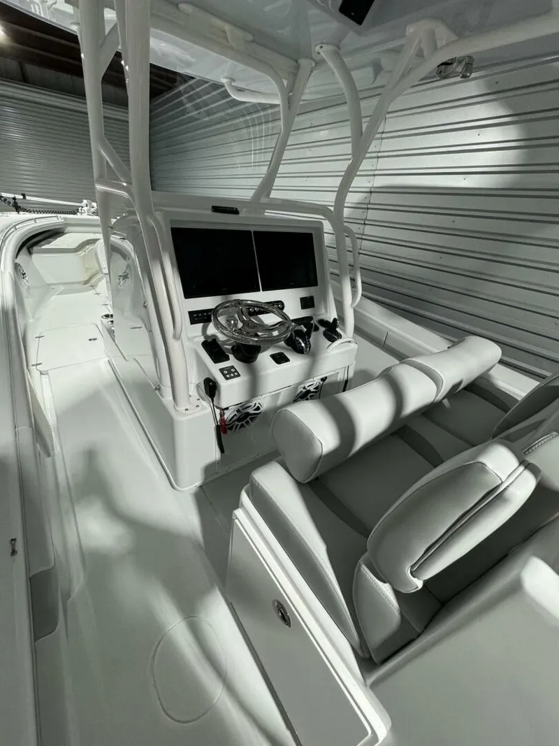 Slide: The Image of Yellowfin 36 2024 - 4628327