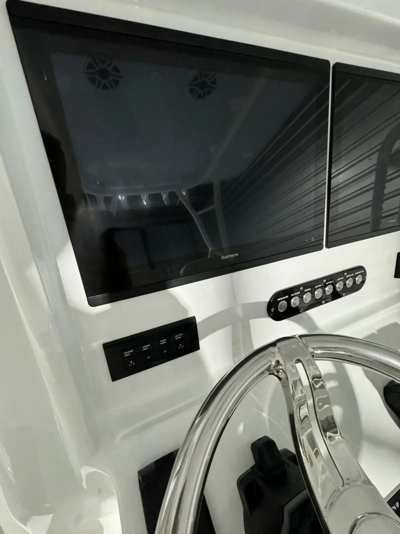 Slide: The Image of Yellowfin 36 2024 - 4628328