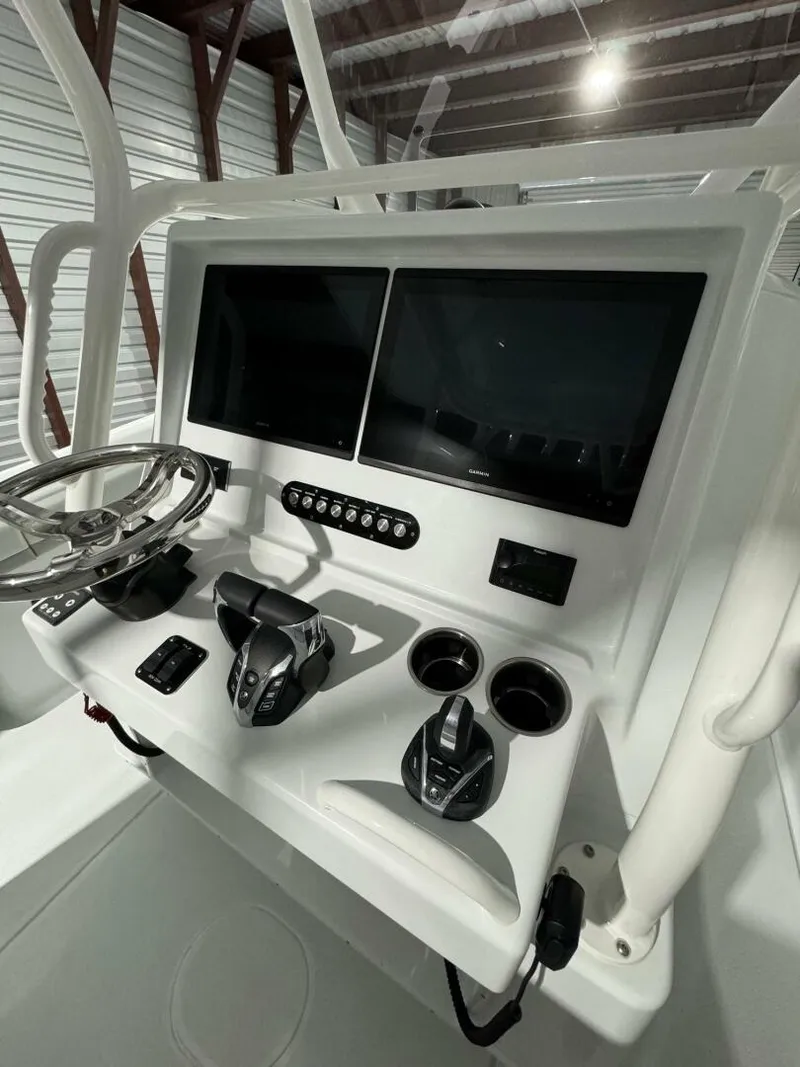 Slide: The Image of Yellowfin 36 2024 - 4628330