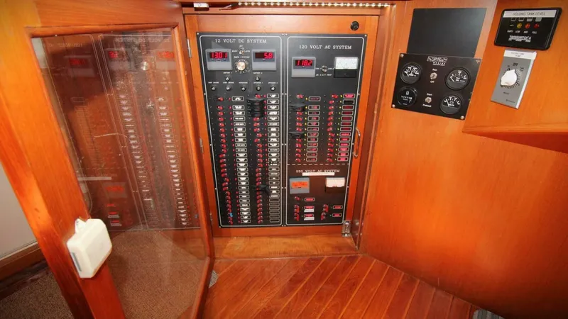 Slide: The Image of Selene 53 Pilothouse 2001 - 4628430