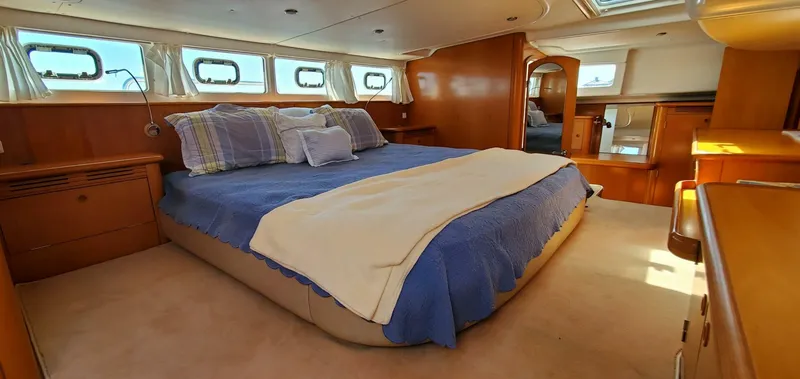 Slide: The Image of Lagoon 43 PC 2004 - 4646991