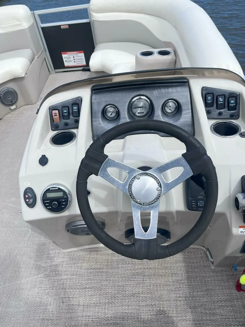 Slide: The Image of Bennington 22SSRX 2017 - 4628647