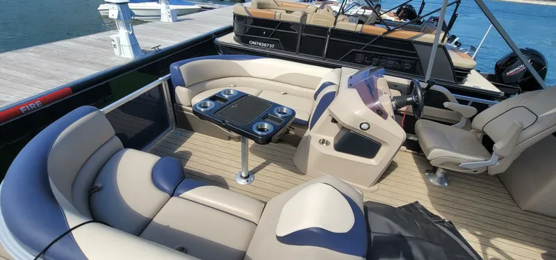 Slide: The Image of Legend Q-Series Lounge Plus Sport Pro 2021 - 4629251