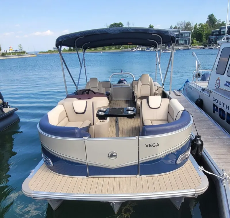 Slide: The Image of Legend Q-Series Lounge Plus Sport Pro 2021 - 4629256