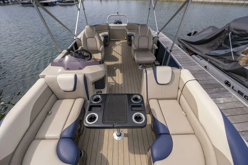 Slide: The Image of Legend Q-Series Lounge Plus Sport Pro 2021 - 4629243