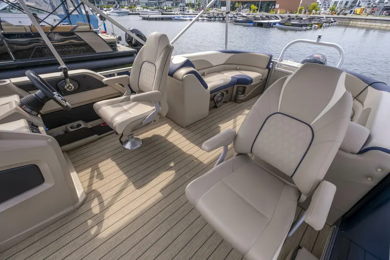 Slide: The Image of Legend Q-Series Lounge Plus Sport Pro 2021 - 4629244