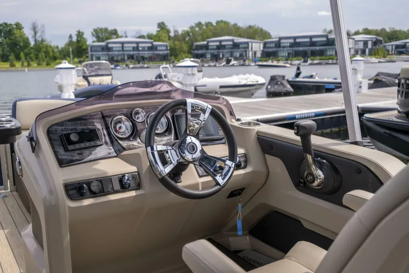 Slide: The Image of Legend Q-Series Lounge Plus Sport Pro 2021 - 4629245