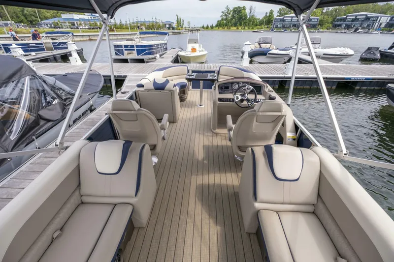 Slide: The Image of Legend Q-Series Lounge Plus Sport Pro 2021 - 4629246