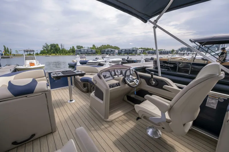 Slide: The Image of Legend Q-Series Lounge Plus Sport Pro 2021 - 4629247