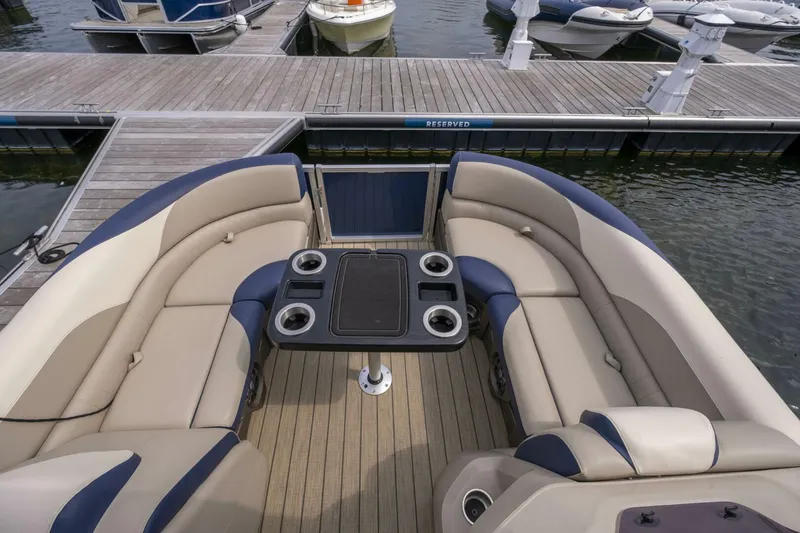 Slide: The Image of Legend Q-Series Lounge Plus Sport Pro 2021 - 4629248