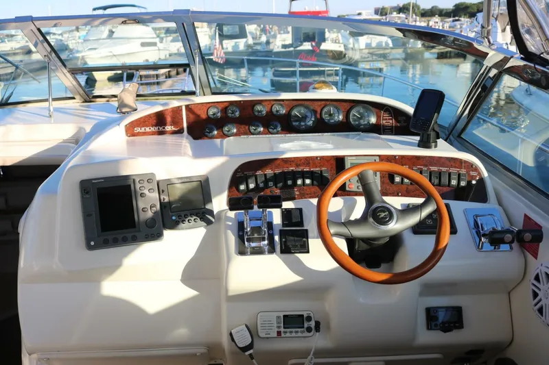 Slide: The Image of 40ft Sea Ray Sundancer Helm  - 4642714
