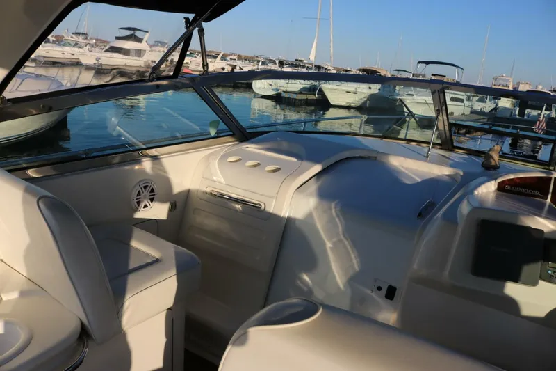 Slide: The Image of 40ft Sea Ray Sundancer Helm  - 4642736