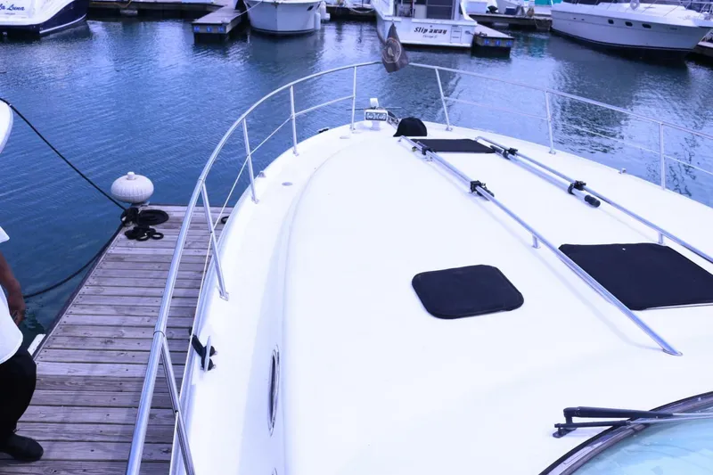 Slide: The Image of 40ft Sea Ray Sundancer bow - 4642753