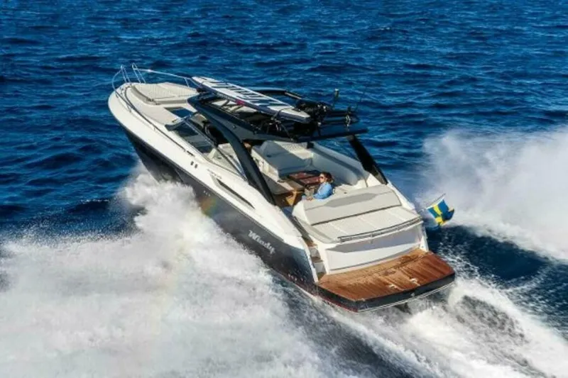 Slide: The Image of Windy 40 Camira RS 2025 - 4632043