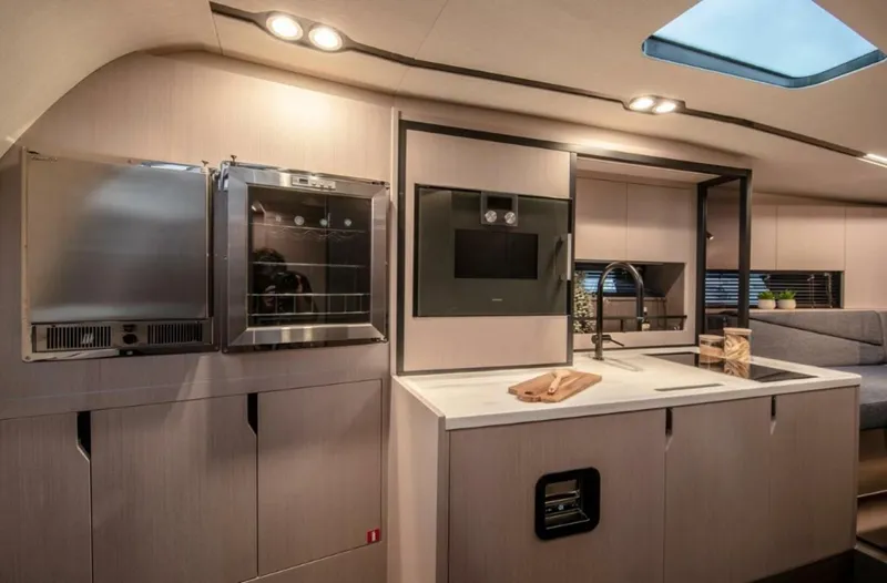 Slide: The Image of Windy 40 Camira SX 2025 - 4632095