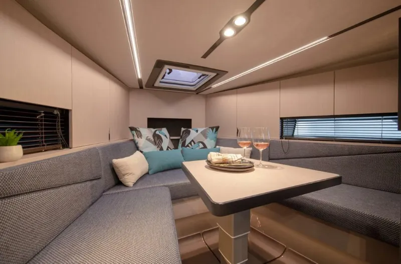 Slide: The Image of Windy 40 Camira SX 2025 - 4632092