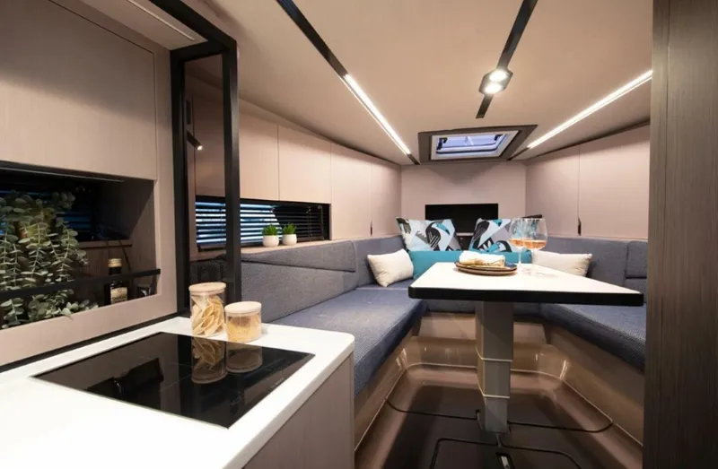 Slide: The Image of Windy 40 Camira SX 2025 - 4632093