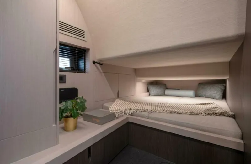 Slide: The Image of Windy 40 Camira SX 2025 - 4632192