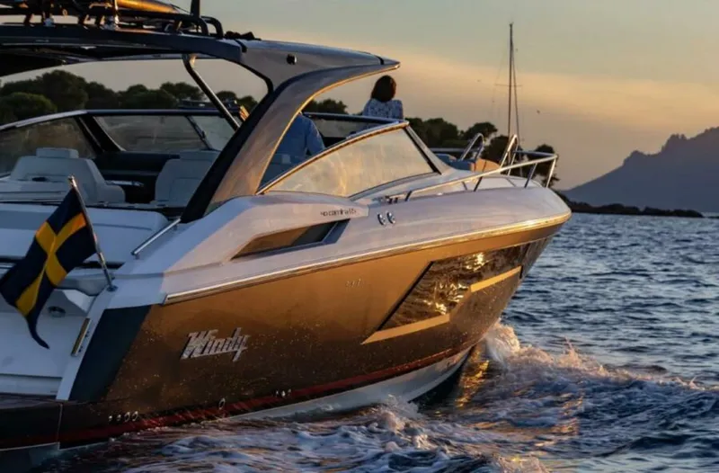 Slide: The Image of Windy 40 Camira SX 2025 - 4632180