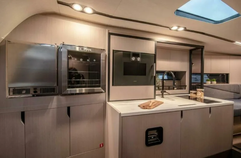 Slide: The Image of Windy 40 Camira SX 2025 - 4632204