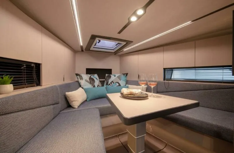 Slide: The Image of Windy 40 Camira SX 2025 - 4632201