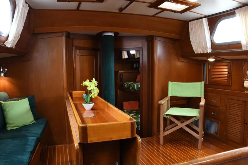 Slide: The Image of Hinckley Sou'wester 59 1982 - 4633057