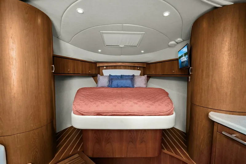 Slide: The Image of 2008 Tiara Yachts 3500 Sovran "Fridge Benefit" - 5680851