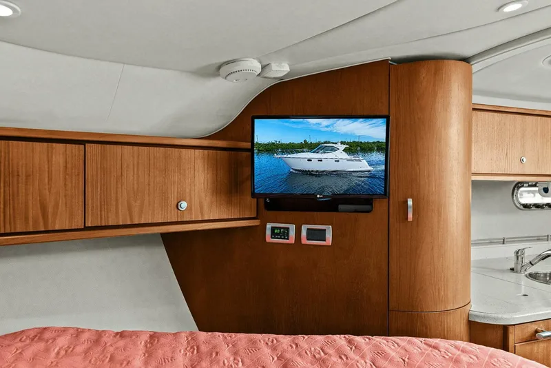 Slide: The Image of 2008 Tiara Yachts 3500 Sovran "Fridge Benefit" - 5680853