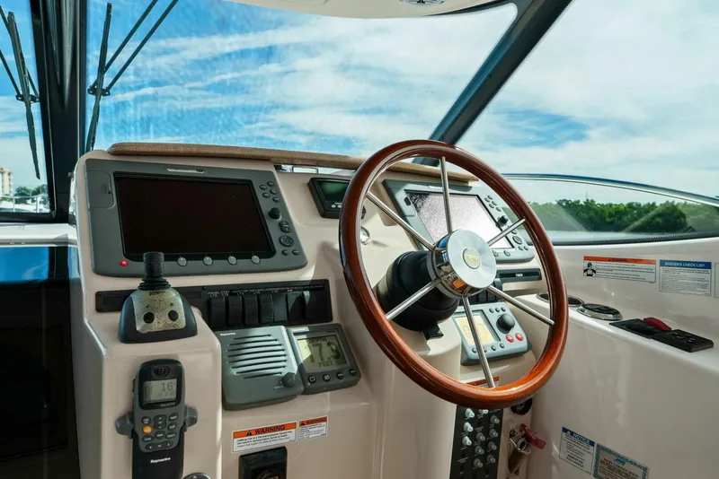 Slide: The Image of 2008 Tiara Yachts 3500 Sovran "Fridge Benefit" - 5680866