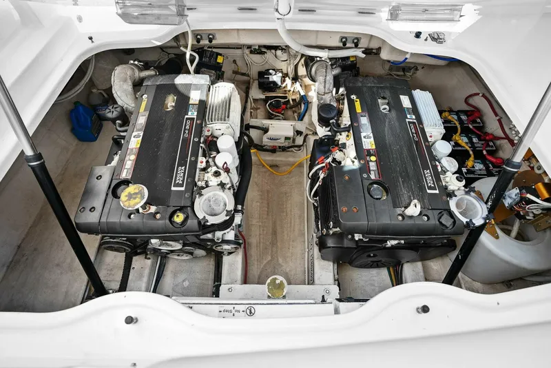 Slide: The Image of 2008 Tiara Yachts 3500 Sovran "Fridge Benefit" - 5680842