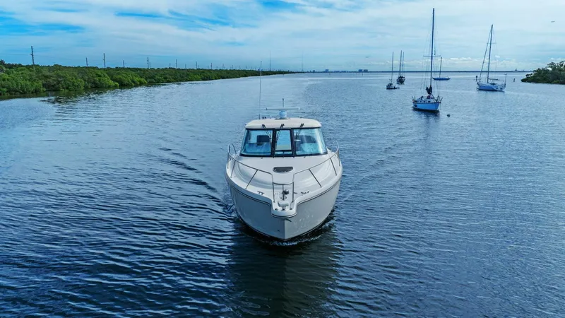 Slide: The Image of 2008 Tiara Yachts 3500 Sovran "Fridge Benefit" - 5680841