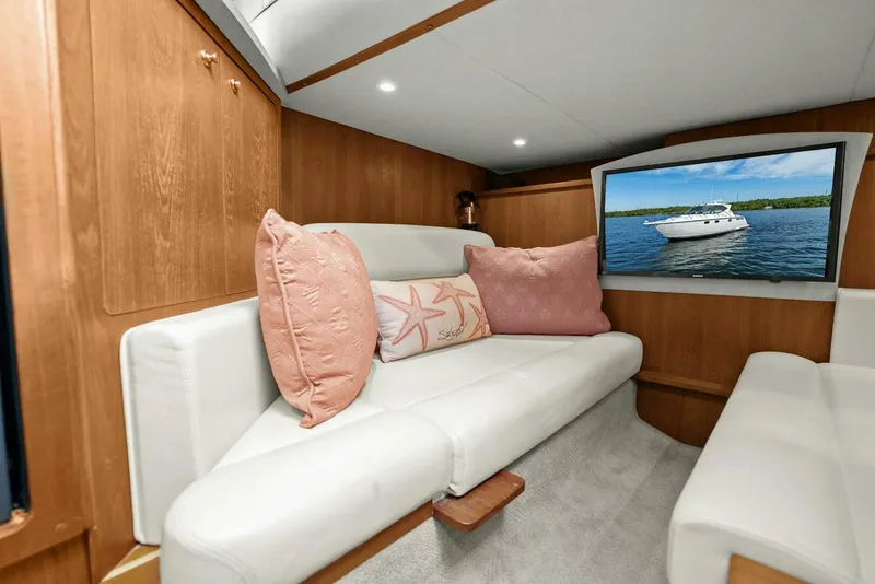 Slide: The Image of 2008 Tiara Yachts 3500 Sovran "Fridge Benefit" - 5680846
