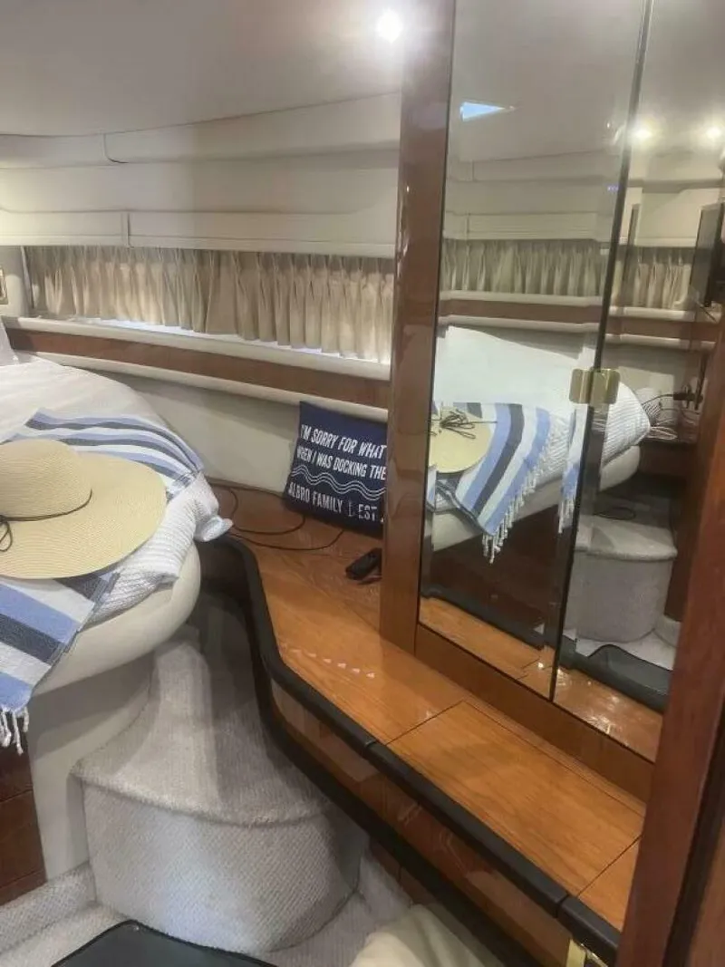 Slide: The Image of Hanging Locker W Mirror 2 - 4634572