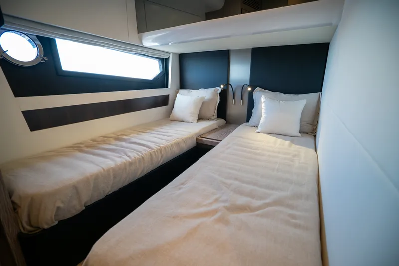 Slide: The Image of Azimut S6 2025 - 5757156