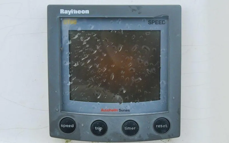 Slide: The Image of J/42 - Canty - Cockpit - Speed Display - 4638842