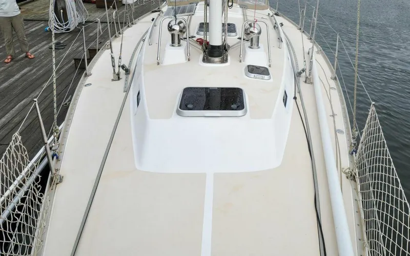 Slide: The Image of J/42 - Canty - Deck - 4638888